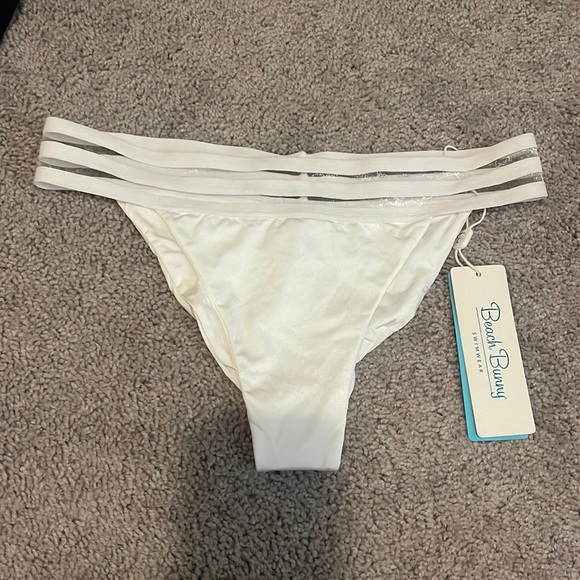 BEACH BUNNY SWIMWEAR WHITE BIKINI BOTTOMS LARGE